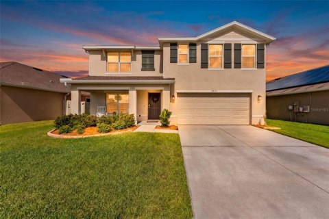 House in Zephyrhills, Florida 5 bedrooms, 242.01 sq.m. № 2358780