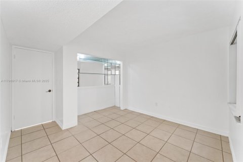 Condominio en venta en Miami, Florida, 3 dormitorios, 115.2 m2 № 1738231 - foto 14