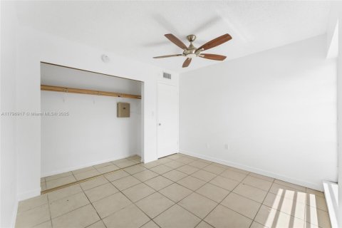 Condominio en venta en Miami, Florida, 3 dormitorios, 115.2 m2 № 1738231 - foto 13