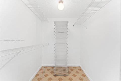 Condominio en venta en Miami, Florida, 3 dormitorios, 115.2 m2 № 1738231 - foto 11