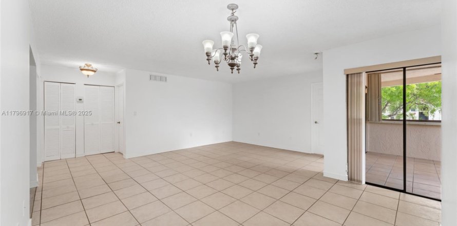 Condominio en Miami, Florida, 3 dormitorios  № 1738231