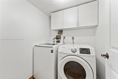 Condominio en venta en Miami, Florida, 3 dormitorios, 115.2 m2 № 1738231 - foto 16