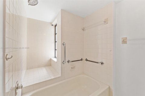 Condominio en venta en Miami, Florida, 3 dormitorios, 115.2 m2 № 1738231 - foto 10