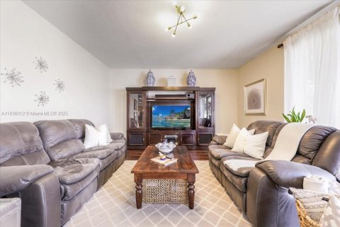 Casa en venta en Miramar, Florida, 4 dormitorios, 190.82 m2 № 1935708 - foto 18