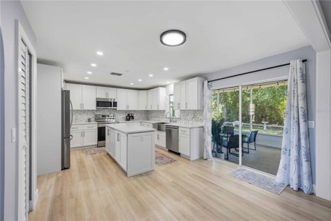Купить виллу или дом в Норт-Порт, Флорида 11 комнат, 208.84м2, № 2233877 - фото 22