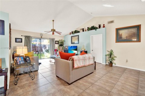 Villa ou maison à vendre à Miami, Floride: 3 chambres, 143.63 m2 № 1794268 - photo 5