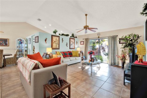 Villa ou maison à vendre à Miami, Floride: 3 chambres, 143.63 m2 № 1794268 - photo 6