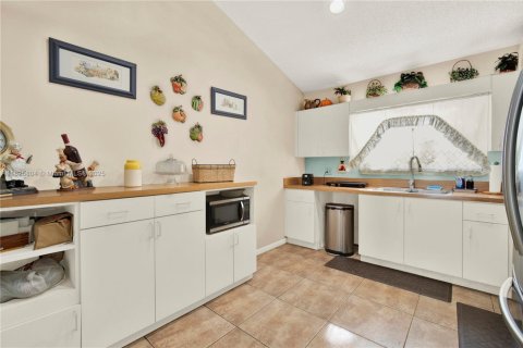Villa ou maison à vendre à Miami, Floride: 3 chambres, 143.63 m2 № 1794268 - photo 10