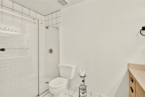 Villa ou maison à vendre à Miami, Floride: 3 chambres, 143.63 m2 № 1794268 - photo 15