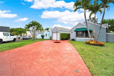 Villa ou maison à vendre à Miami, Floride: 3 chambres, 143.63 m2 № 1794268 - photo 27