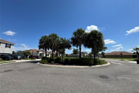 House in Davenport, Florida 4 bedrooms, 246.66 sq.m. № 2201502 - photo 6