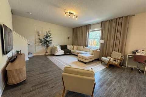 House in Davenport, Florida 4 bedrooms, 246.66 sq.m. № 2201502 - photo 10
