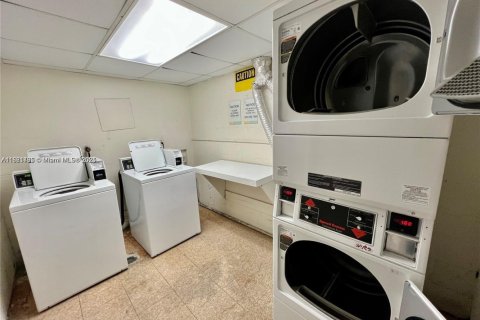 Condo in North Miami, Florida, 1 bedroom  № 1801125 - photo 14