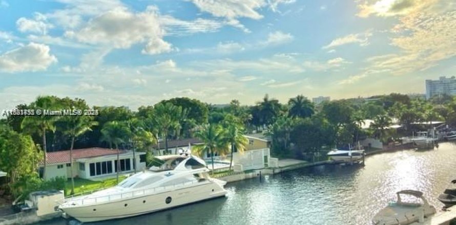 Condo in North Miami, Florida, 1 bedroom  № 1801125