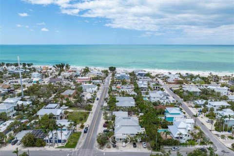 Commercial property in Anna Maria, Florida № 1760448 - photo 1