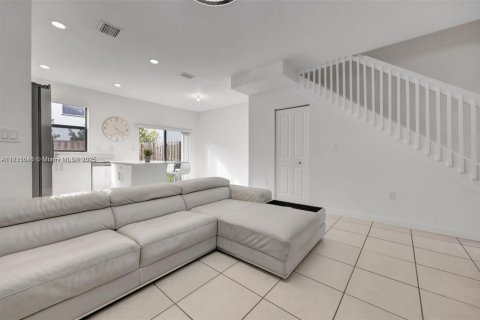 Townhouse in Homestead, Florida 3 bedrooms, 127.09 sq.m. № 1807086 - photo 5