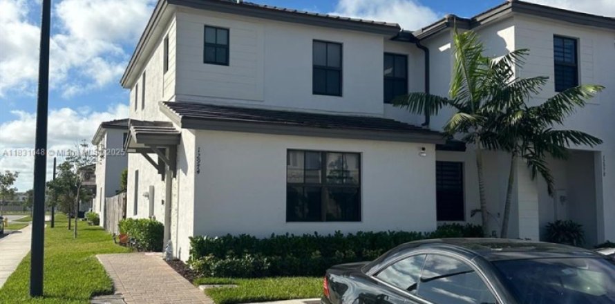 Townhouse in Homestead, Florida 3 bedrooms, 127.09 sq.m. № 1807086