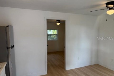 Снять в аренду квартиру в Тампа, Флорида 3 комнаты, 26.01м2, № 2092180 - фото 2