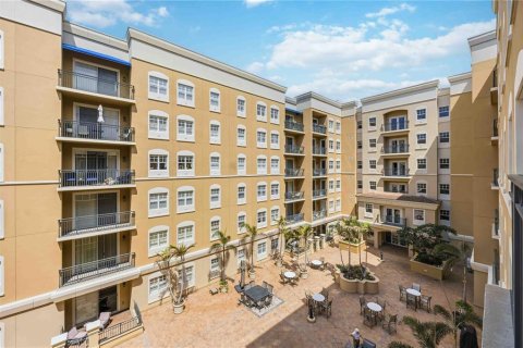 Condo in Sarasota, Florida, 2 bedrooms  № 2106235 - photo 25