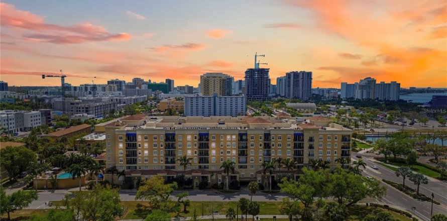 Condo in Sarasota, Florida, 2 bedrooms  № 2106235