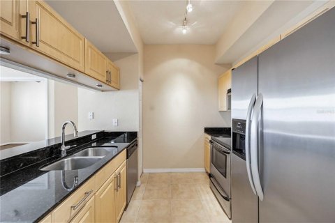 Condo in Sarasota, Florida, 2 bedrooms  № 2106235 - photo 7