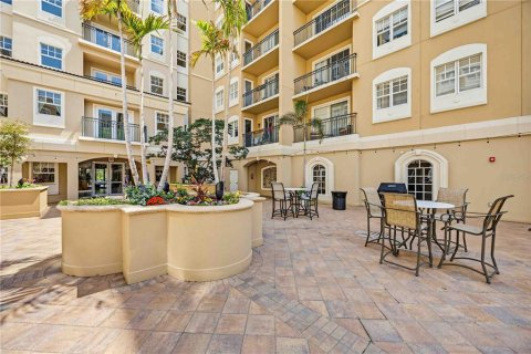 Condo in Sarasota, Florida, 2 bedrooms  № 2106235 - photo 3