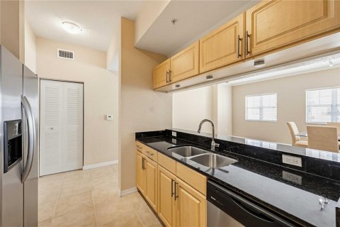 Condo in Sarasota, Florida, 2 bedrooms  № 2106235 - photo 8