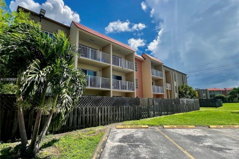Condominio en venta en Doral, Florida, 1 dormitorio, 75.25 m2 № 2152627 - foto 12