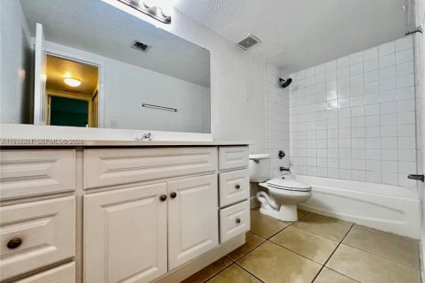 Condominio en venta en Doral, Florida, 1 dormitorio, 75.25 m2 № 2152627 - foto 11