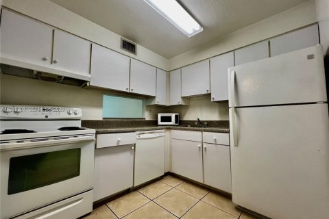Condominio en venta en Doral, Florida, 1 dormitorio, 75.25 m2 № 2152627 - foto 4