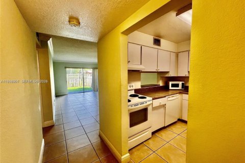 Condominio en venta en Doral, Florida, 1 dormitorio, 75.25 m2 № 2152627 - foto 3