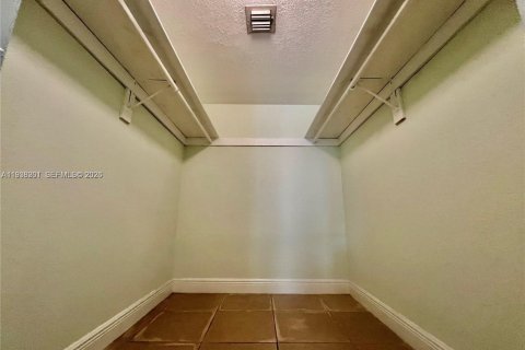 Condominio en venta en Doral, Florida, 1 dormitorio, 75.25 m2 № 2152627 - foto 10