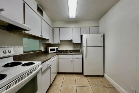 Condominio en venta en Doral, Florida, 1 dormitorio, 75.25 m2 № 2152627 - foto 5
