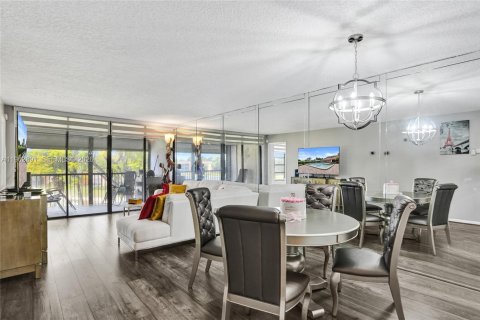 Condo à Margate, Floride, 2 chambres  № 2080972