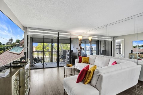 Copropriété à vendre à Margate, Floride: 2 chambres, 91.97 m2 № 2080972 - photo 13