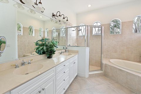 Villa ou maison à vendre à Bradenton, Floride: 4 chambres, 317.45 m2 № 1771086 - photo 16