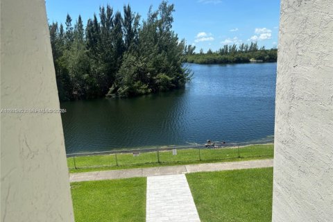 Copropriété à louer à Cutler Bay, Floride: 2 chambres, 91.04 m2 № 2062857 - photo 19