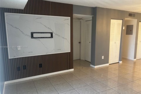Copropriété à louer à Cutler Bay, Floride: 2 chambres, 91.04 m2 № 2062857 - photo 5