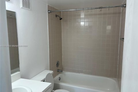 Copropriété à louer à Cutler Bay, Floride: 2 chambres, 91.04 m2 № 2062857 - photo 10