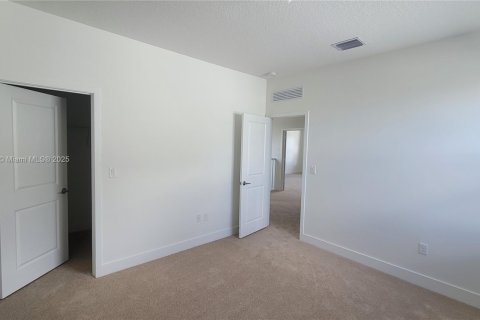 House in Miramar, Florida 4 bedrooms, 318.1 sq.m. № 1865737 - photo 22