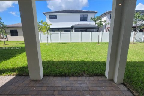 House in Miramar, Florida 4 bedrooms, 318.1 sq.m. № 1865737 - photo 13