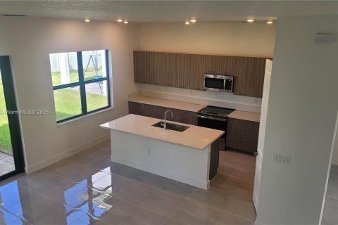 House in Miramar, Florida 4 bedrooms, 318.1 sq.m. № 1865737 - photo 7
