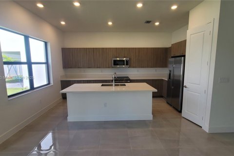 House in Miramar, Florida 4 bedrooms, 318.1 sq.m. № 1865737 - photo 8