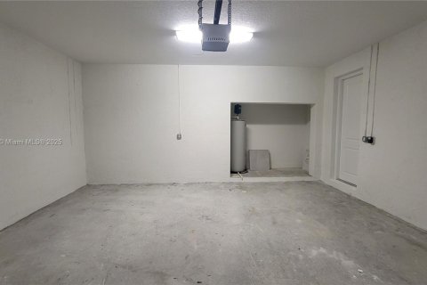 House in Miramar, Florida 4 bedrooms, 318.1 sq.m. № 1865737 - photo 15