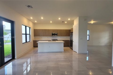 House in Miramar, Florida 4 bedrooms, 318.1 sq.m. № 1865737 - photo 6
