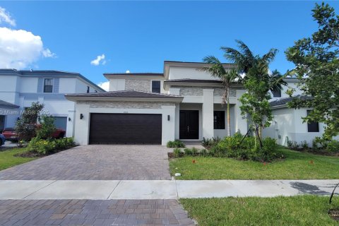 House in Miramar, Florida 4 bedrooms, 318.1 sq.m. № 1865737 - photo 1