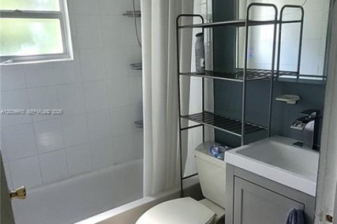 Casa en venta en Fort Lauderdale, Florida, 2 dormitorios, 136.57 m2 № 2168063 - foto 8