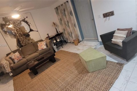 Casa en venta en Fort Lauderdale, Florida, 2 dormitorios, 136.57 m2 № 2168063 - foto 18