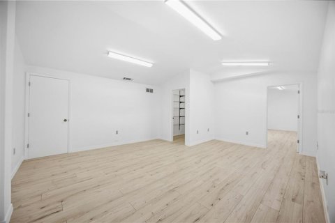 Commercial property in Venice, Florida 287.63 sq.m. № 2377813 - photo 9