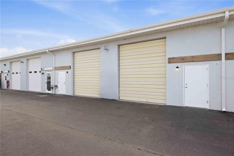 Commercial property in Venice, Florida 287.63 sq.m. № 2377813